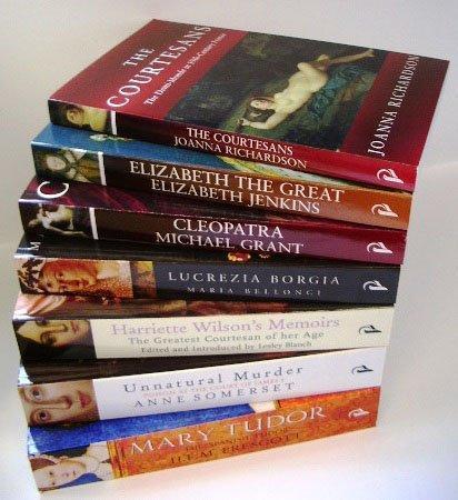 FAMOUS WOMEN IN HISTORY 7 Book Set Cleopatra, Lucrezia, Mary I, Elizabeth I. - Afbeelding 1 van 1