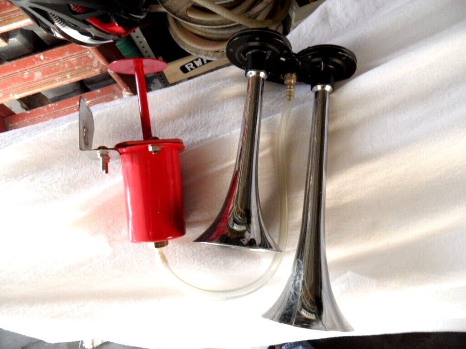 Air Horns Hand Operated Pump Lambretta Vespa Classic Scooter motorcycle