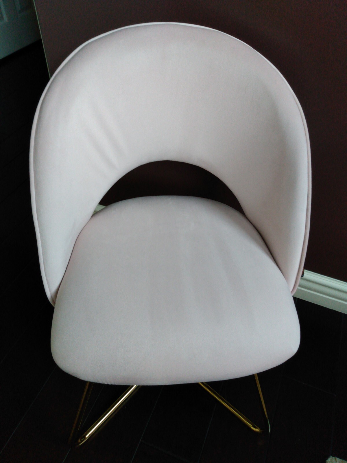 Velvet Comfy Pink Accent / Lounge Chair - gold legs great condition super clean