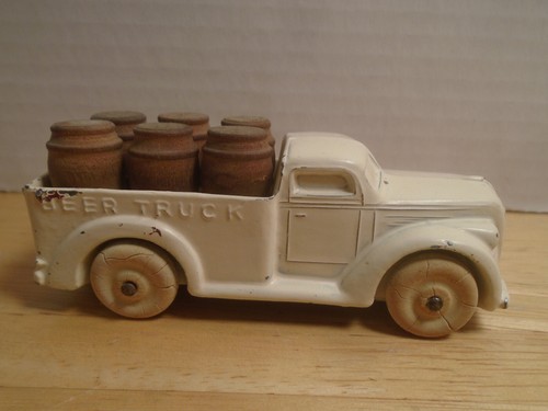 1930s 4" Tommy Toy White Beer Truck w/ Wood Barrels VTG Barclay Slush Mold - 第 1/6 張圖片