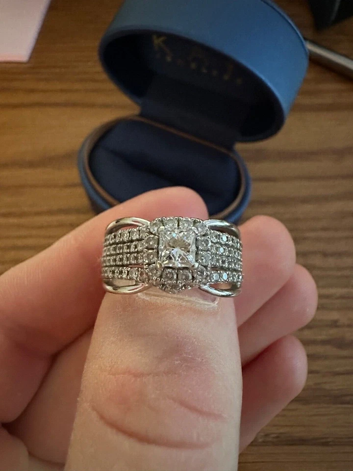 El anillo de diamantes LEO + potenciador conjunto de boda 1,76 quilates TW, oro blanco de 14k Foto 2 de 4