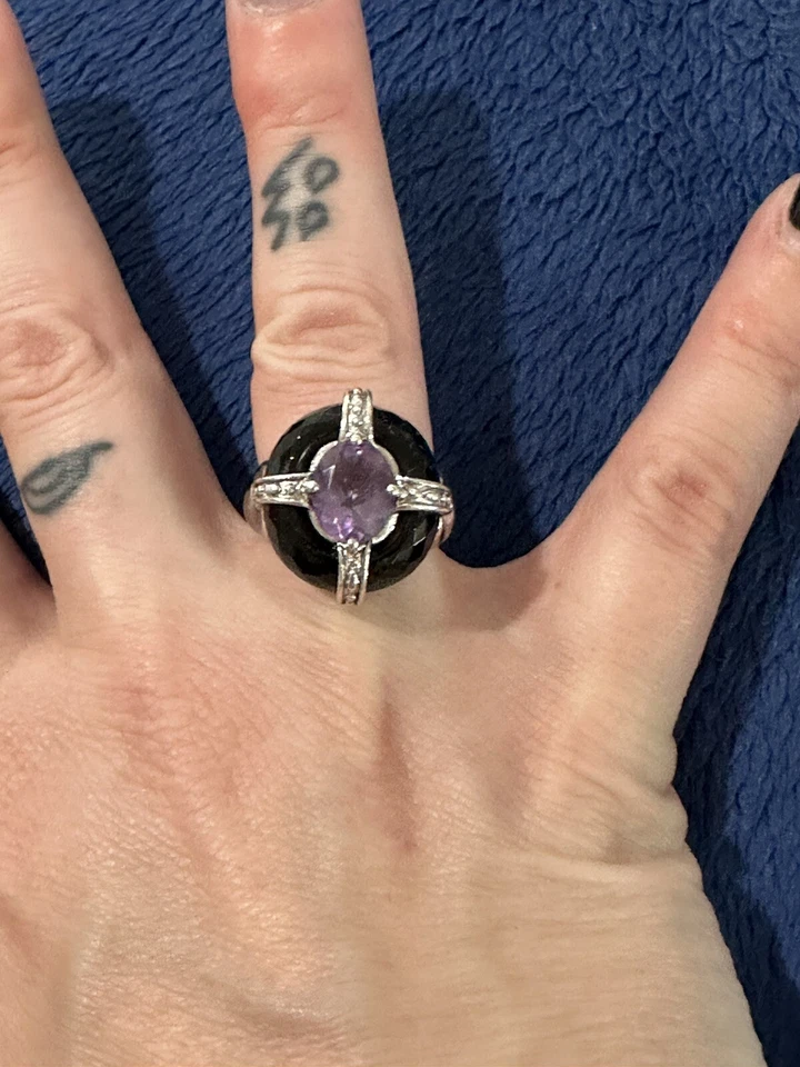 Anillo Victoria Wieck Plata de Ley 925 Ónix Negro Amatista, Talla 7.25 Foto 2 de 4