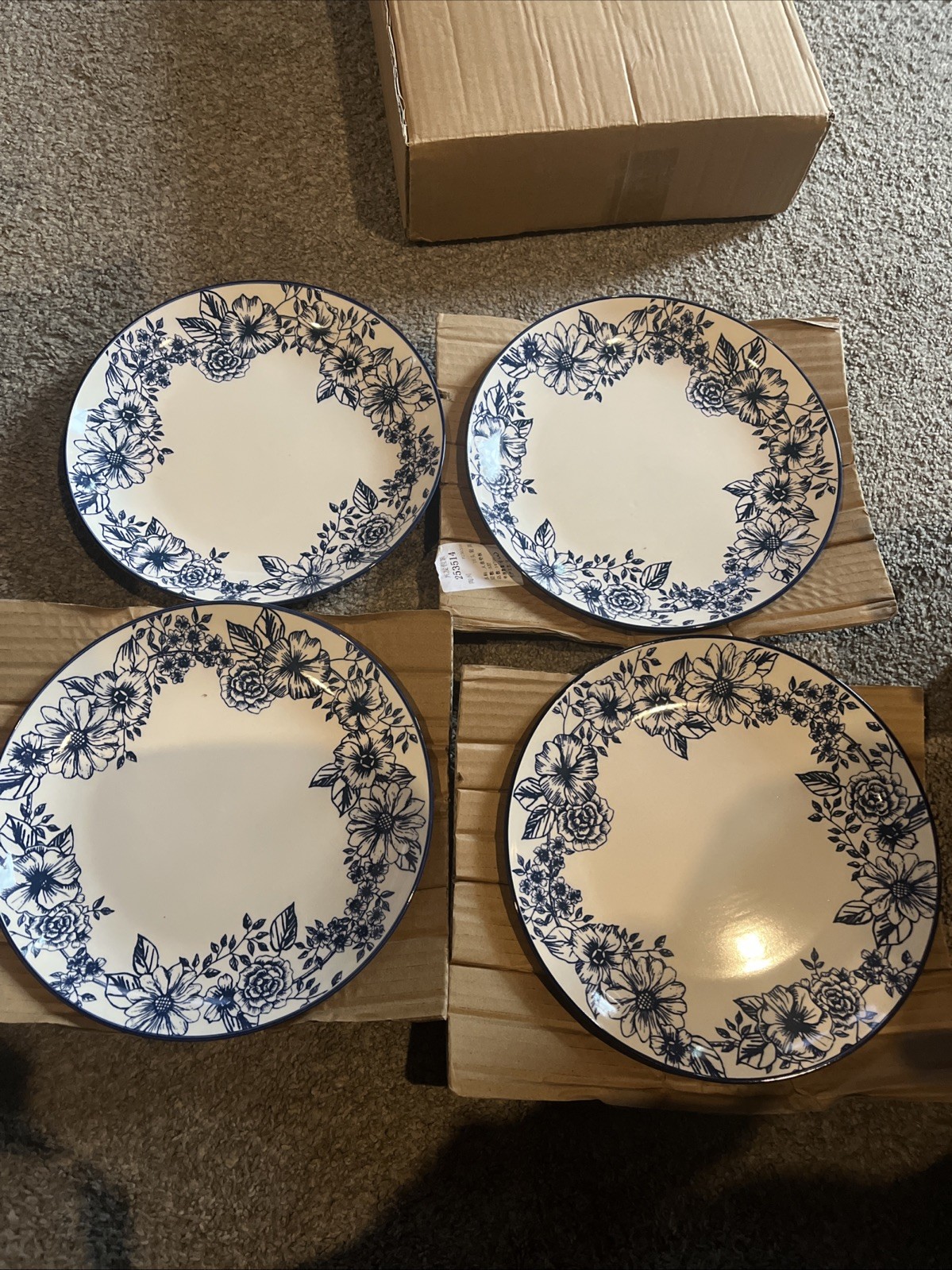 Of 4 Dinner Plates 10 5/8" Floral Textured