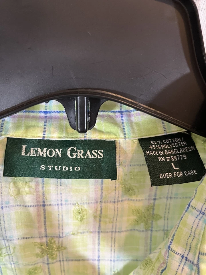 Blusa para mujer Lemon Grass manga corta grande verde a cuadros bordada con botones Foto 2 de 4