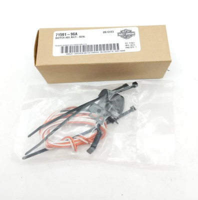 1996-2013 Harley-Davidson FLSTS OEM Right Turn Signal Switch Assembly 71591-96A