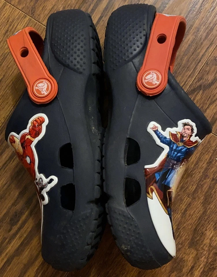 Avengers Crocs Clásico "AVENGERS" Unisex Niño 13C Excelente Estado Usado Foto 4 de 4
