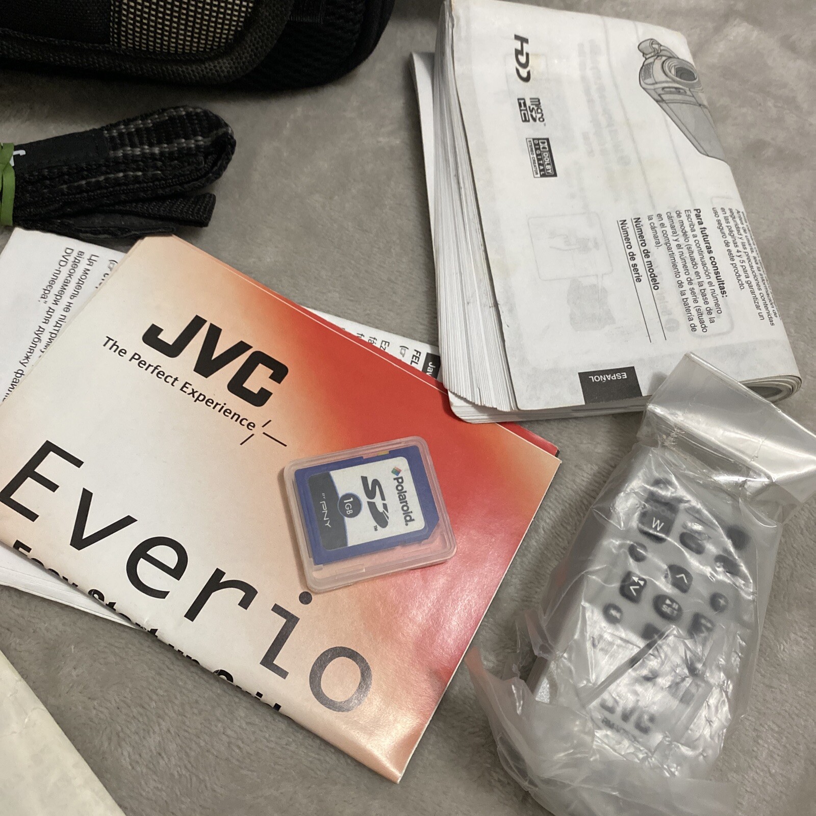 JVC Everio GZ-MG330RU Hard Disk Camcorder RED/Adapter/Bag/Charger/Controller