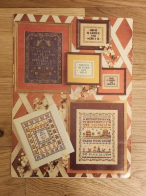 Zwei Kreuzstichkartenheftchen s - The Millennium Sampler & Sampler