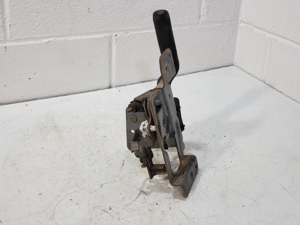 Parte trasera derecha extendida. Manija de puerta interior de cabina Chevy GMC Silverado Sierra 1999-2007 Foto 3 de 4