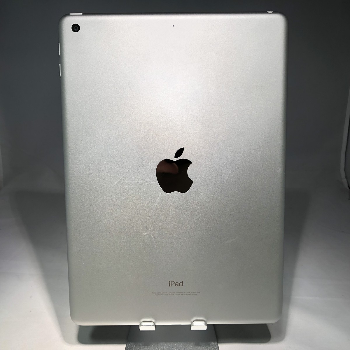 Apple iPad 6th Generation 32GB Silver WiFi Excellent Condition
