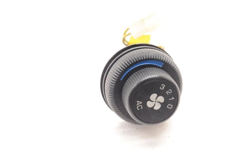 1983-1984 PORSCHE 944 2.5L HEAT AND AC CONTROL SWITCH 477959530 - Image 2 of 4