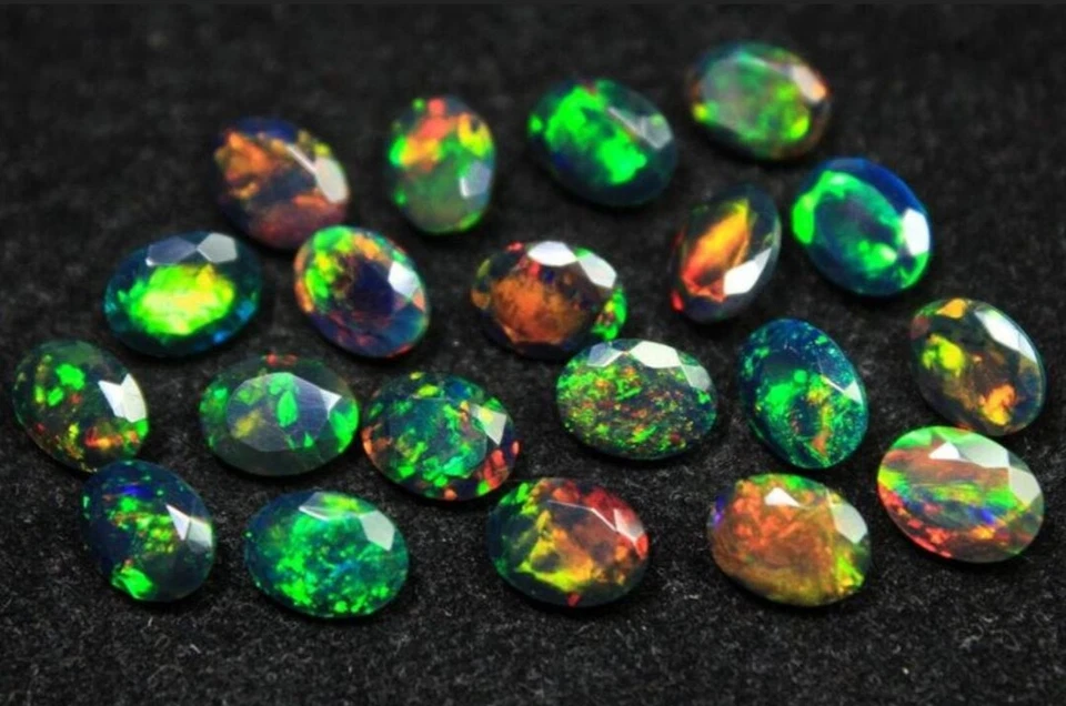 Ópalo negro etíope corte ovalado 7x5 mm, facetado, iridiscente, piedra preciosa de ópalo de fuego Welo Foto 3 de 4