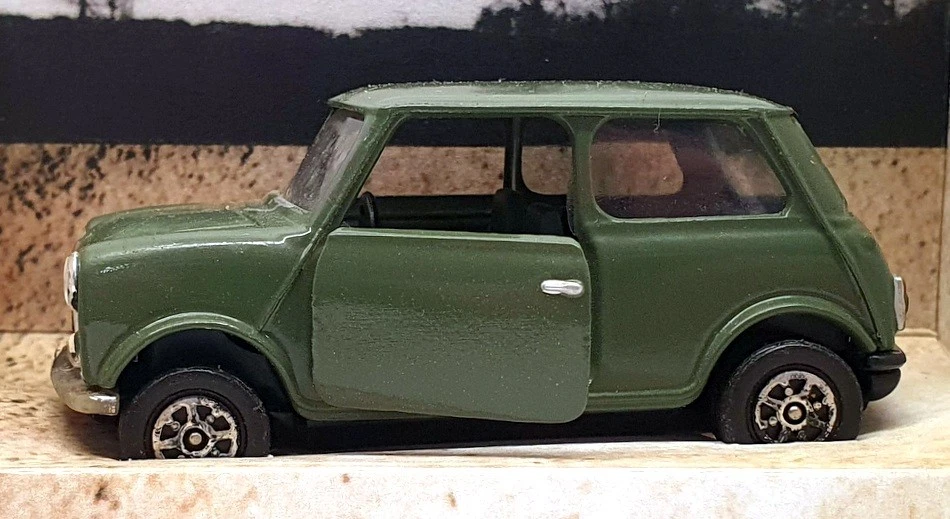 Corgi escala 1/36 C3MINB - Mini conversión reelaborada en este color - verde Foto 4 de 4