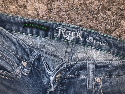 Pantalones de mezclilla bordados de tiro ultra bajo para mujer Wrangler Rock 47 talla 5/34 - Imagen 6 de 13
