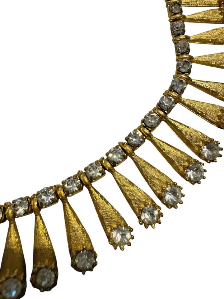 Collar Gabby Ave de 16" vintage de diamantes de imitación de cristal tono dorado cepillado Mid-Century Foto 3 de 4