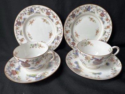 Royal Worcester, 30er Jahre Pekin'' Muster, zwei, Teetassen Untertassen und Beilagenteller