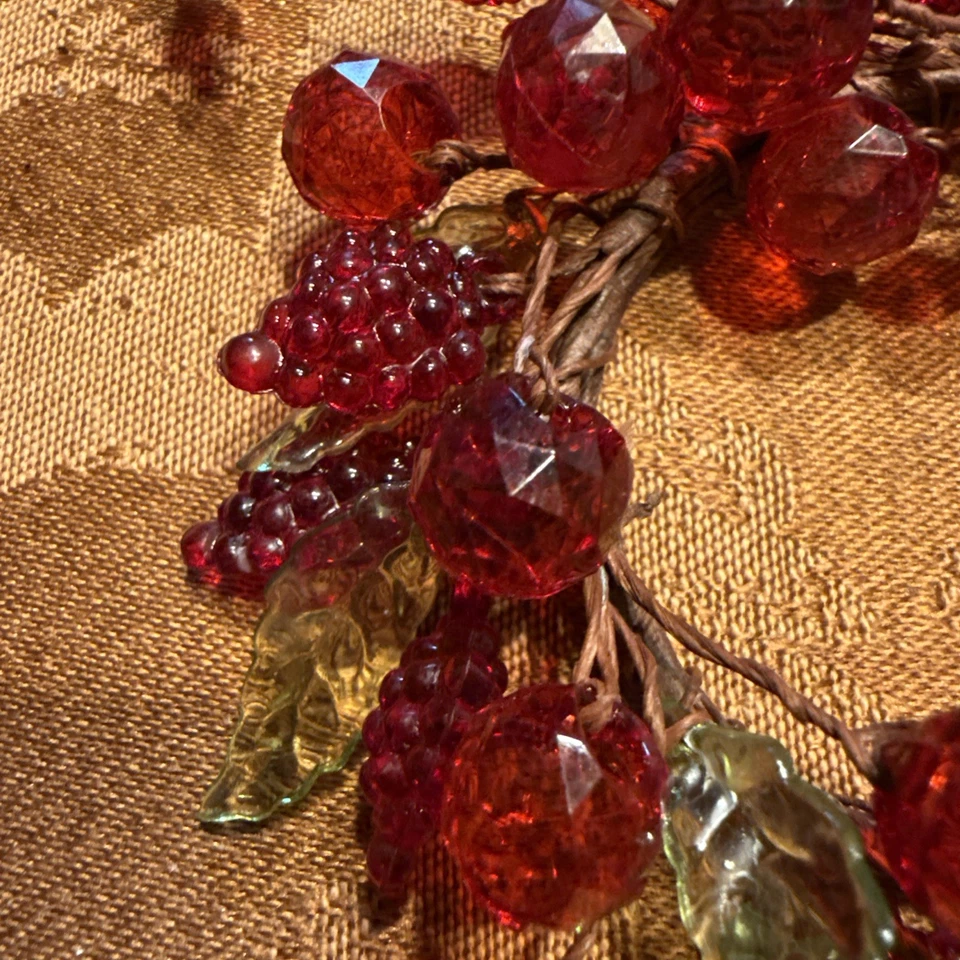 Pier 1 One Imports Arándano Brillante 3" Servilletero Anillos Cuentas Rojas Racimo Juego de 4 Foto 3 de 4