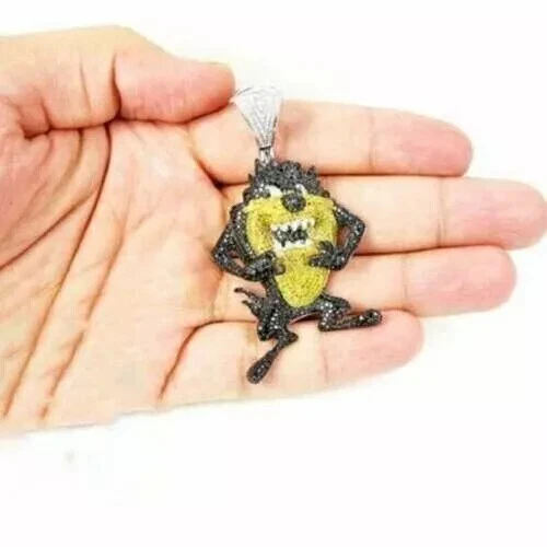 Colgante de dibujos animados de diamantes de corte redondo de 4 quilates enchapado en oro blanco de 14 k de hip hop Foto 2 de 4