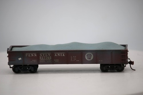 Góndola Pennsylvania personalizada realista PRR 357765 - escala HO con carga de carbón | Zustand: Used