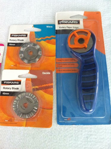 NUEVO Lote de álbum de recortes FISKARS bordeador de papel giratorio 3 hojas juego de estampillas y pintura de espuma - Imagen 5 de 8