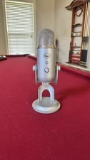 Logitech for Creators - Blue Yeti Premium Multi-Pattern USB Condenser Microphone