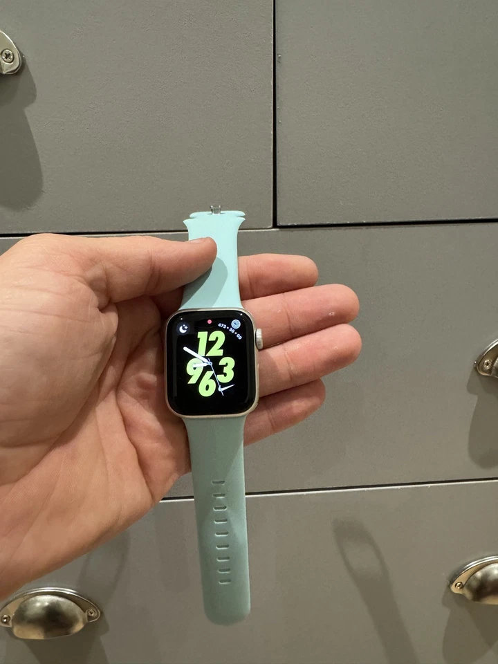 Apple Watch Serie SE - Image 4 of 4
