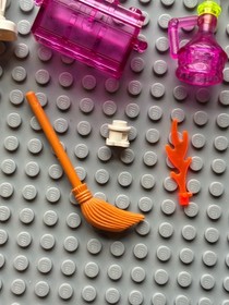 Lego Harry Potter 4723 Diagon Alley Shops (Vintage 2001) Replacement Parts