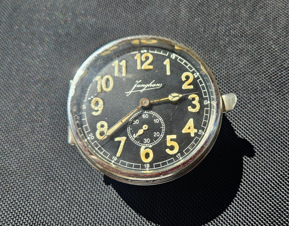 Junghans J30D 22127 WWII German Army 8-day dashboard clock with