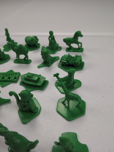 Vtg 1971 Tupperware Tuppertoys Green Figurines Toys Alphabet Lot of 25 Figures - Picture 9 of 11