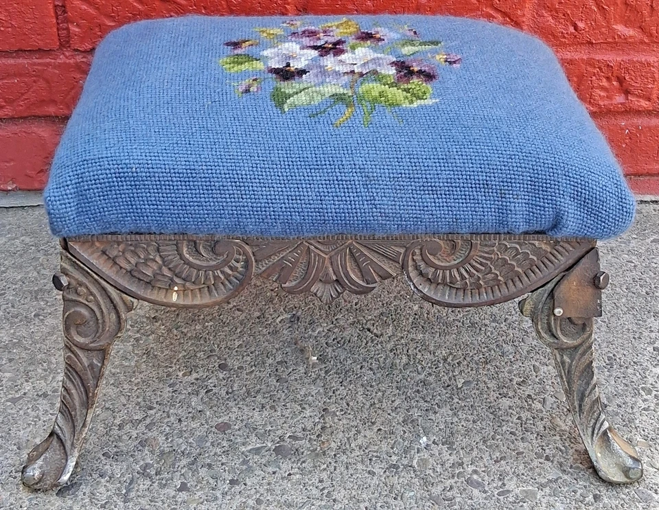 Antiguo taburete de banco otomano vintage victoriano de acero de metal para arrodillarse tela floral Foto 2 de 4