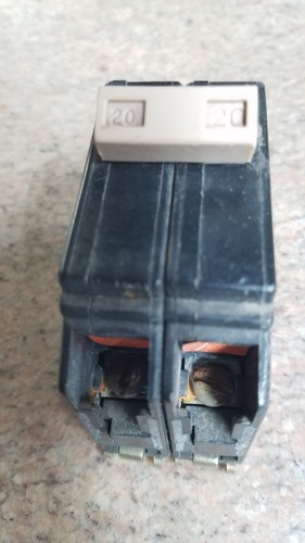 CUTLER HAMMER CH220 2 Pole 20 Amp 120/240V Plug In Breaker - Picture 3 of 3