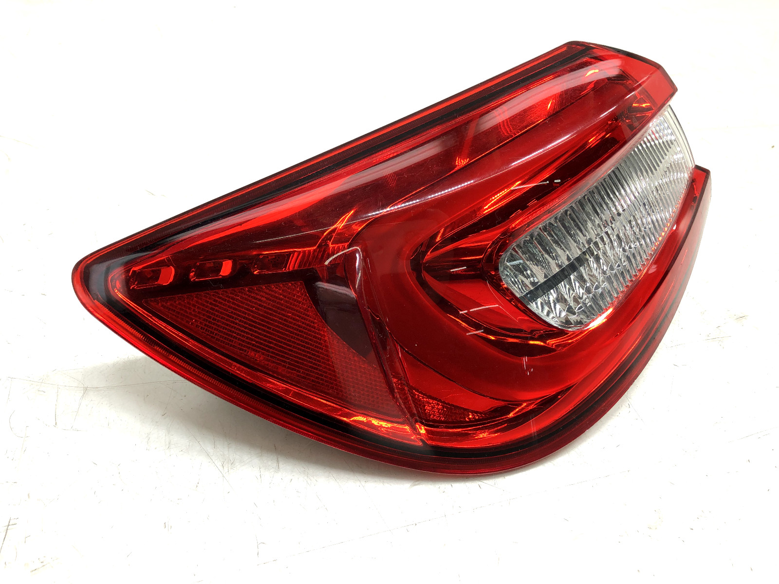2014-2020 MASERATI QUATTROPORTE LEFT DRIVER REAR OUTER TAILLIGHT OEM.