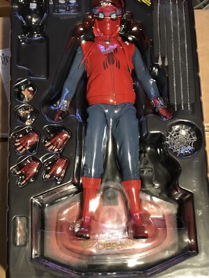 Hot Toys MMS414 Spider-Man Homecoming Peter Parker Homemade Suit