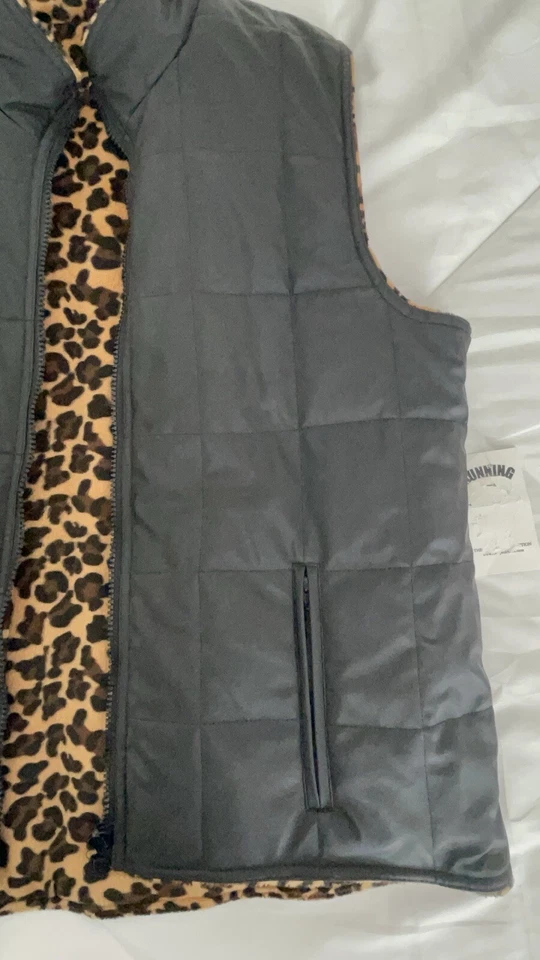 KC Collections Women's Cheetah Print Black Quilted Vinyl Reversible Vest Size XL - Image 4 of 4