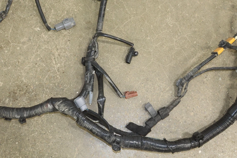 Fiat 124 Spider 2017 1,4 L bajo capó motor caja de fusibles/arnés OEM Foto 4 de 4