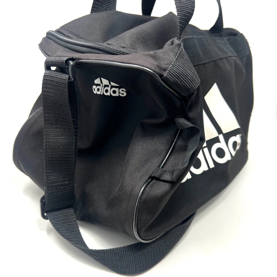 Bolso Addidas Duggle Entrenamiento Deportes - Negro con Logo Addidas Foto 3 de 4