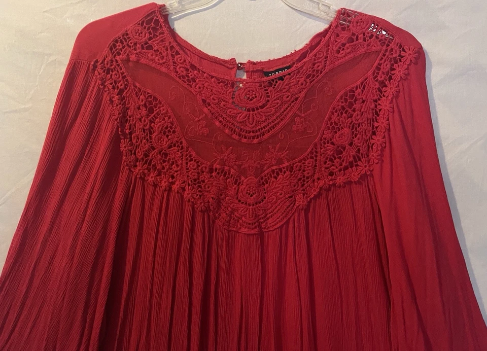 Túnica fluida completa delantera de encaje rojo fucsia TORRID para mujer talla 6 6X Foto 3 de 4
