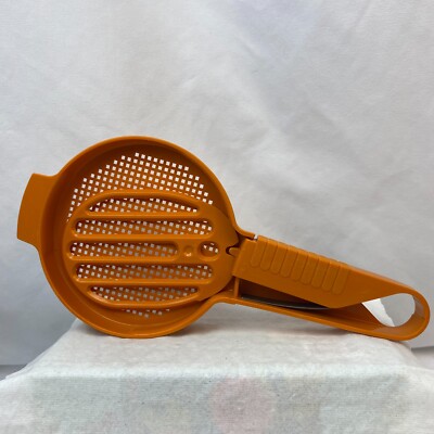 Vintage Tupperware #1689 Orange Sift-It Flour Powder Sugar Sifter Squeeze Handle