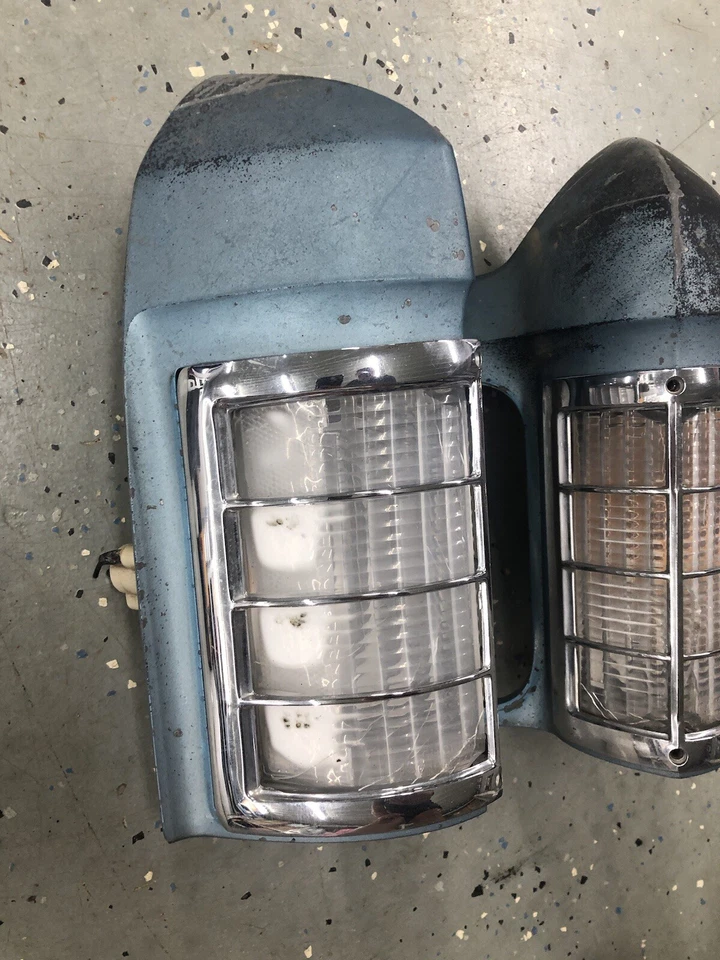 Chevrolet Impala Caprice 1971 extensiones de guardabarros delantero con luces y parrillas Donk Foto 2 de 4