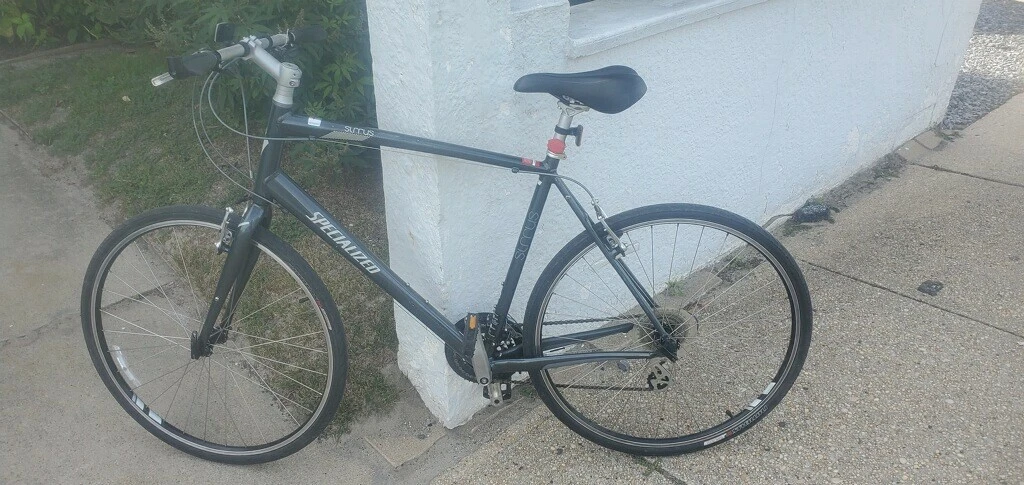 Specialized Sirrus Hybrid 2013 Mens Bicycle. Mint Condition. Size