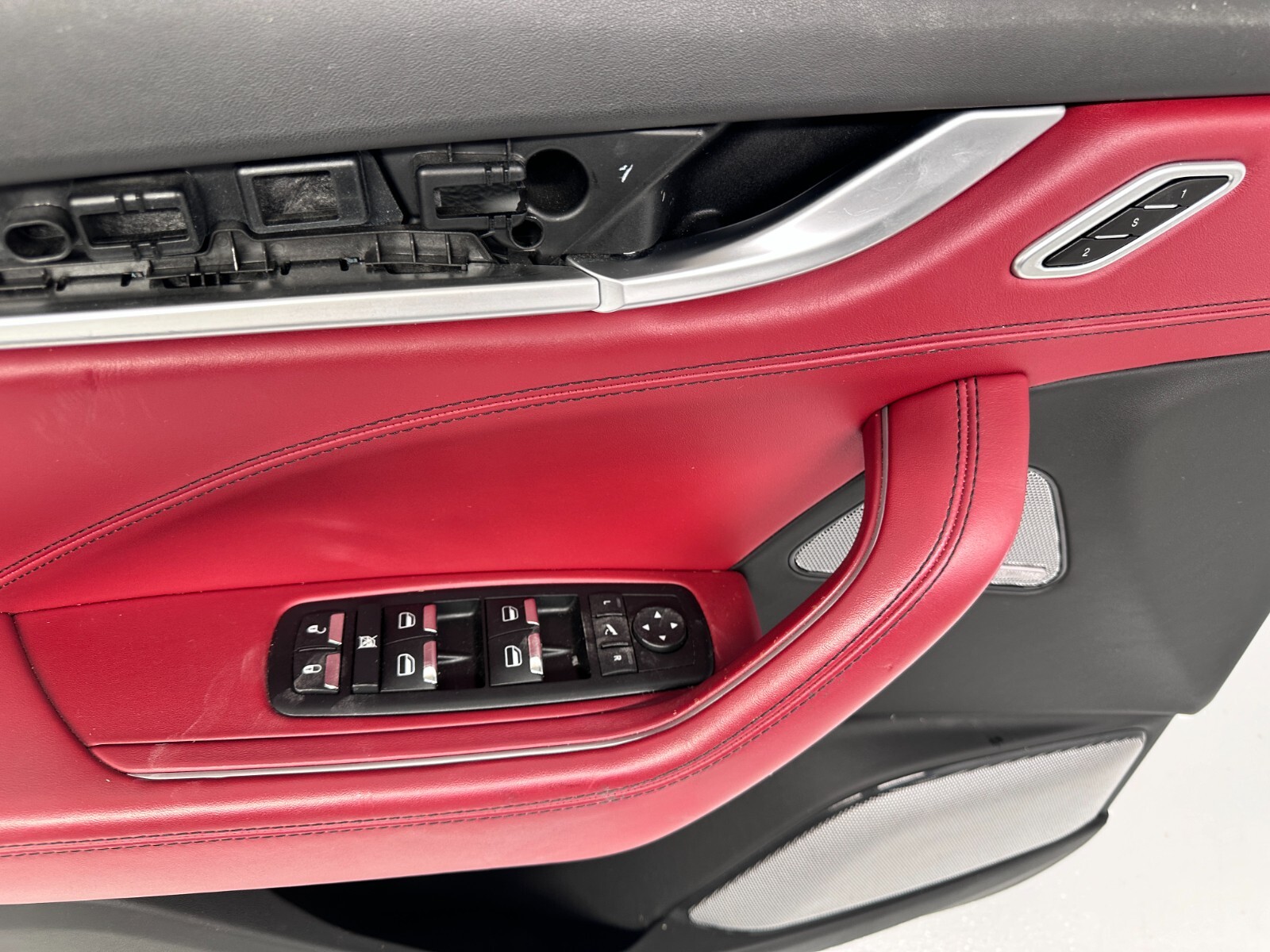 2017 - 2020 MASERATI LEVANTE FRONT LEFT DOOR PANEL M161 W/ BOWERS & WILKINS OEM