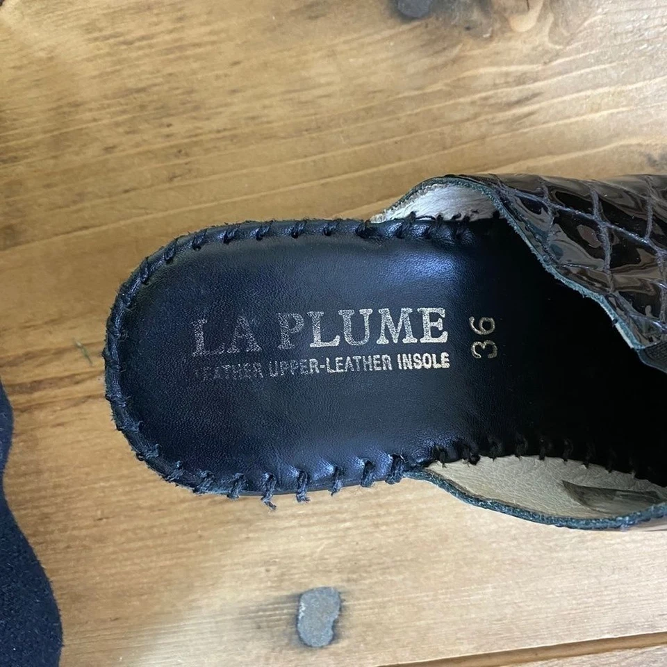 Zapatos sin cordones La Plume de charol negro con patrón de cocodrilo Foto 4 de 4