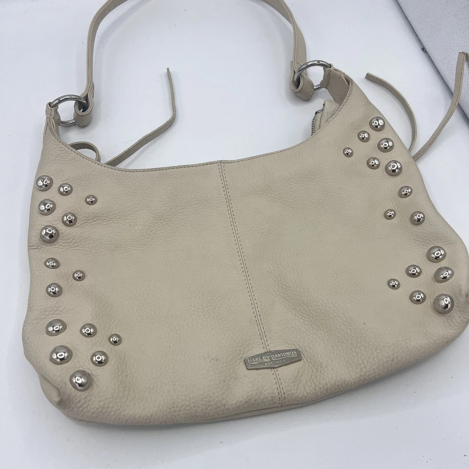 Cartera HOBO Harley-Davidson para mujer de metal pesado con tachuelas de cuero genuino Foto 2 de 4