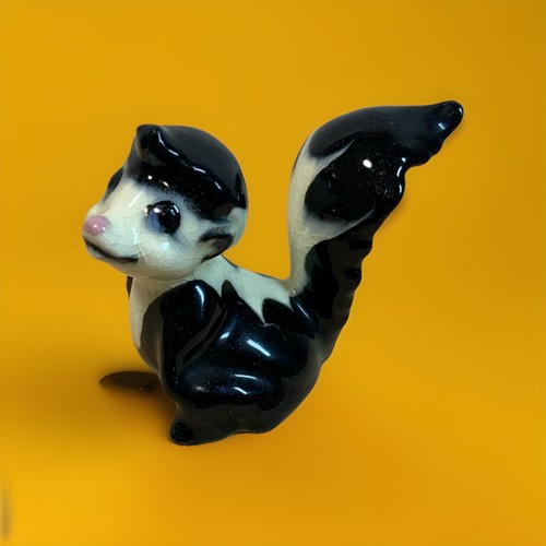 Vintage Hagen Renaker Elvis Skunk Mini Figurine 1.5”.