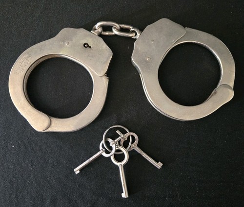 Esposas de colección Romo Detective especiales niqueladas hechas en España con 3 llaves