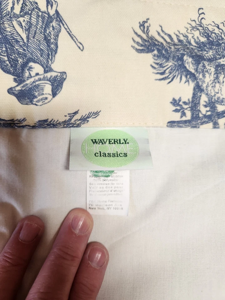 WAVERLY HOME CENEFA PAR INODORO AZUL CREMA 18"x80" festoneado Foto 3 de 4