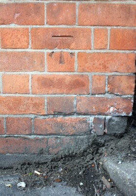 Foto 6x4 Benchmark auf PC vor Castle Boulevard Nottingham\/SK5641 Ordnanc c2015