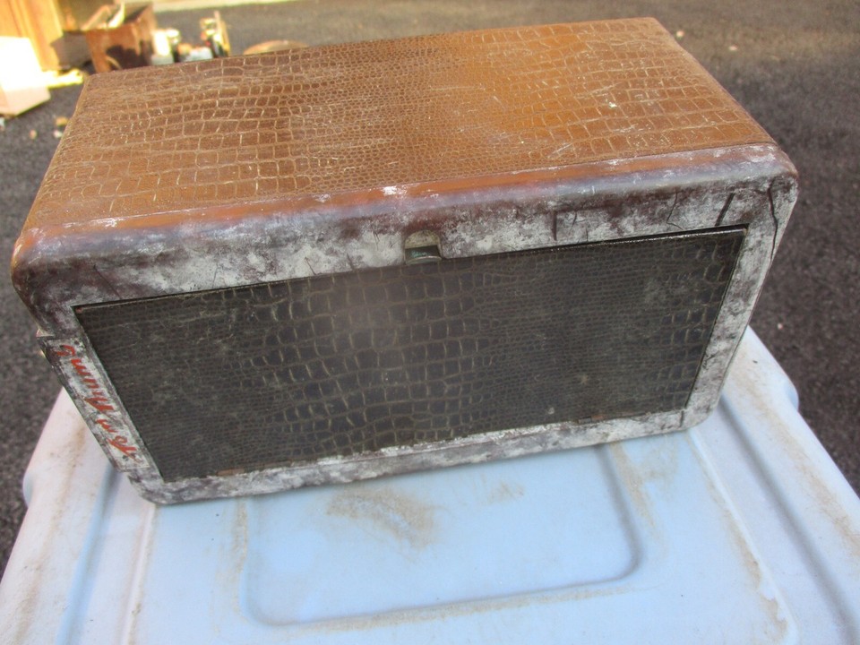 Vintage 1940's Tom Thumb Automatic Portable ACDC Tube Radio PARTS