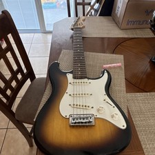 Squier Strat Electric Guitar Sunburst Right-Handed Rosewood Fretboard 6 String