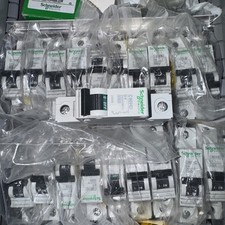 SCHNEIDER ELECTRIC 25698 CIRCUIT BREAKER C60HD D4, New, LO1